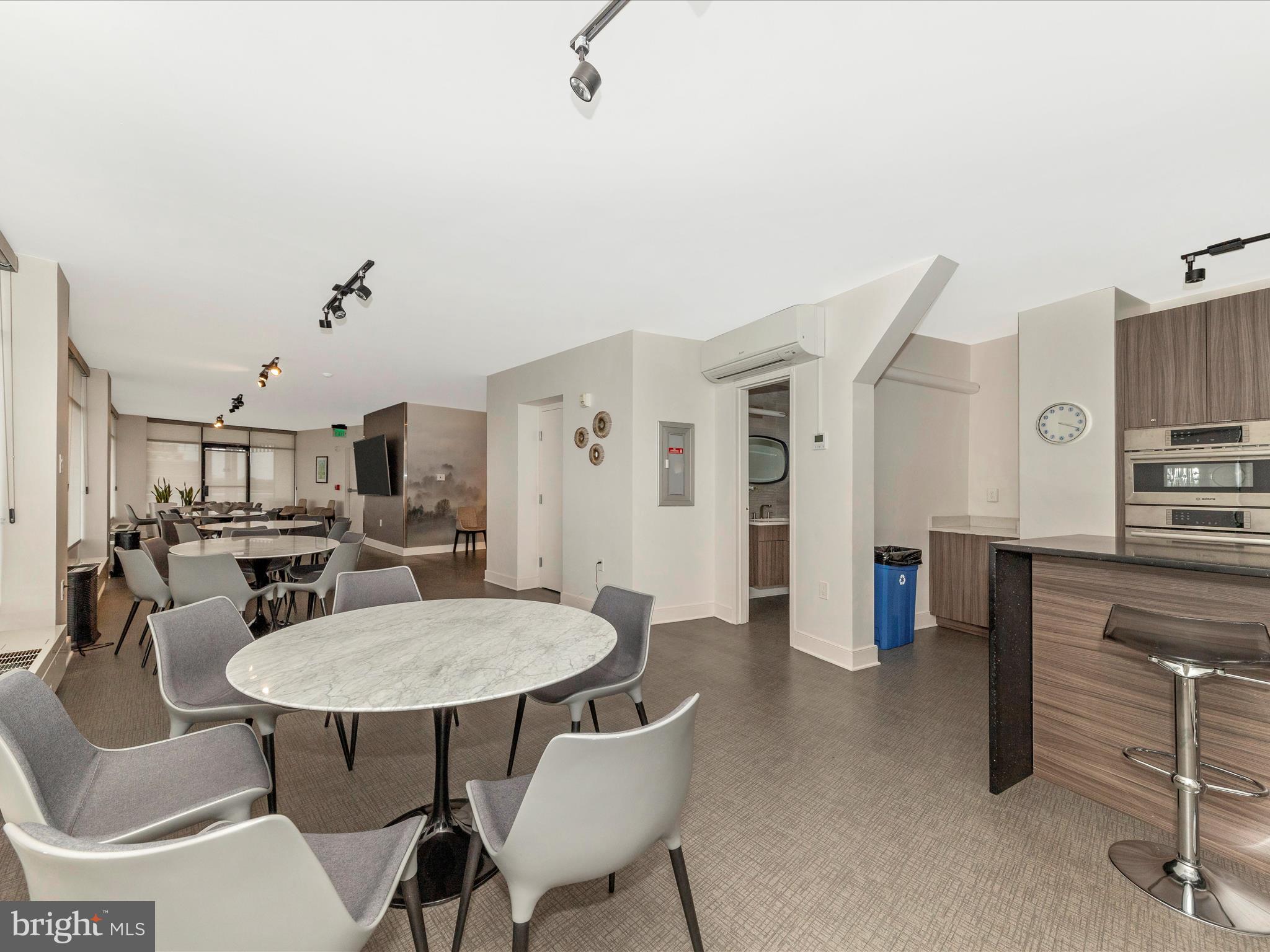 10401 Grosvenor Pl #916