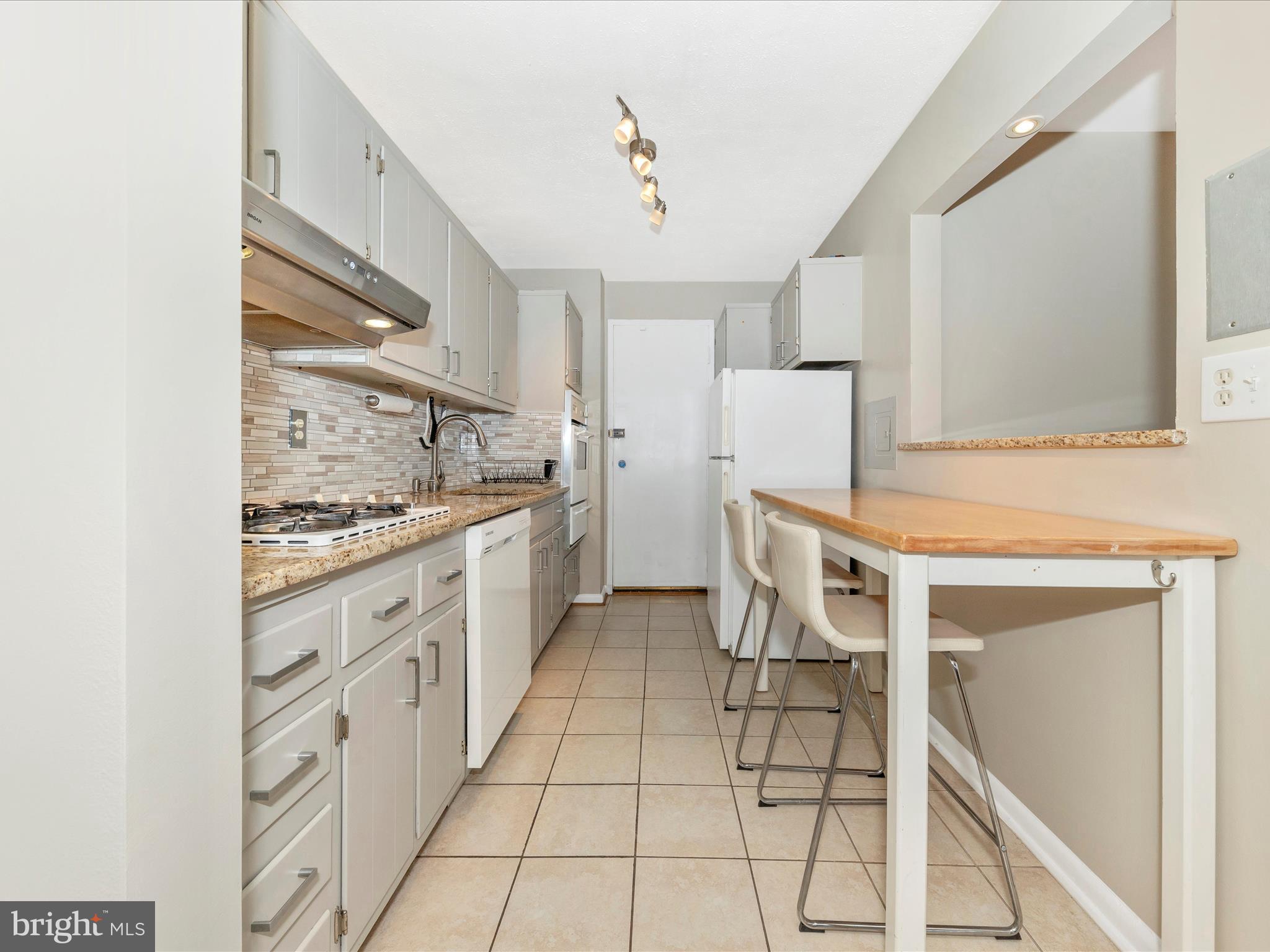 10401 Grosvenor Pl #916