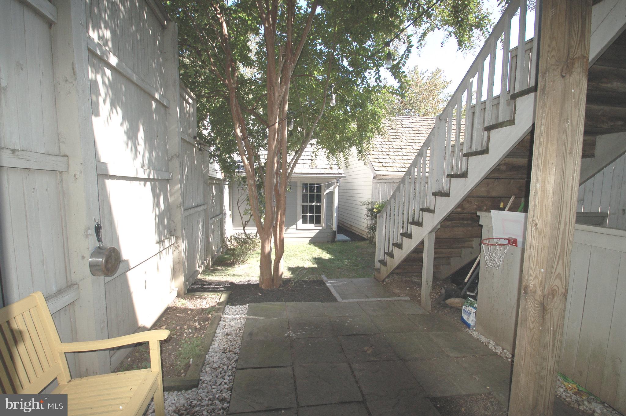 539 TSCHIFFELY SQUARE RD