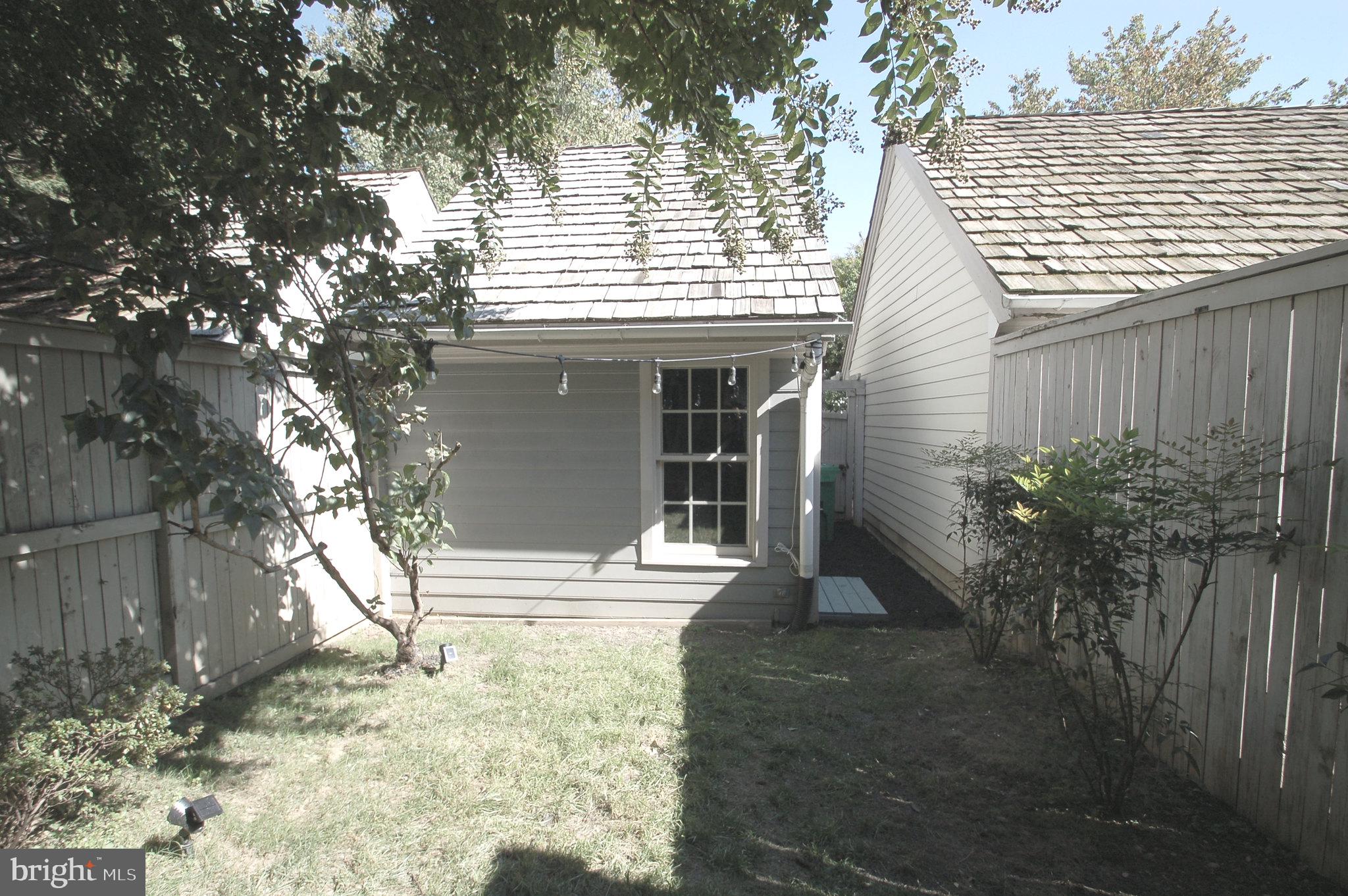 539 TSCHIFFELY SQUARE RD