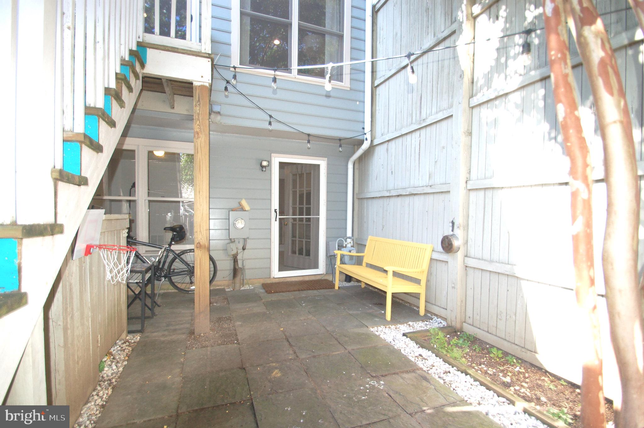 539 TSCHIFFELY SQUARE RD
