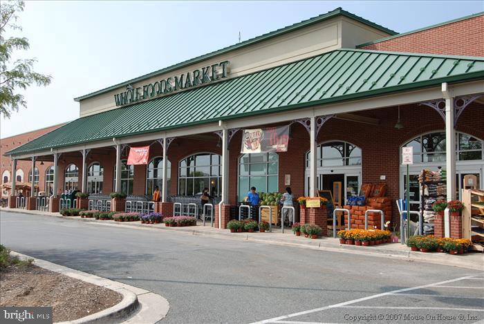 539 TSCHIFFELY SQUARE RD