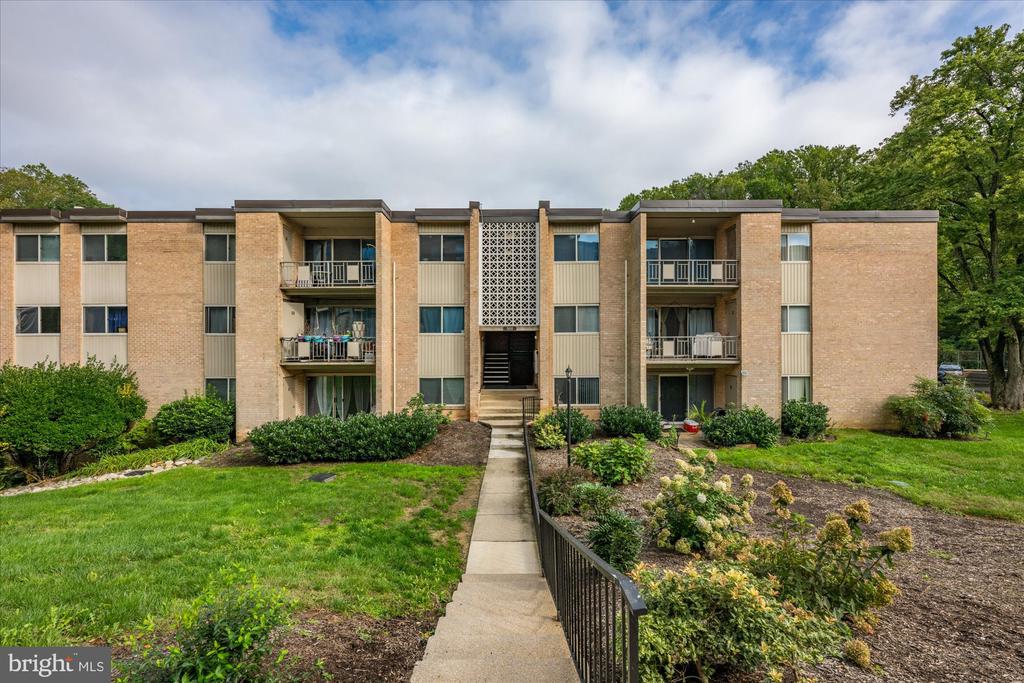 5111 Crossfield Ct #15