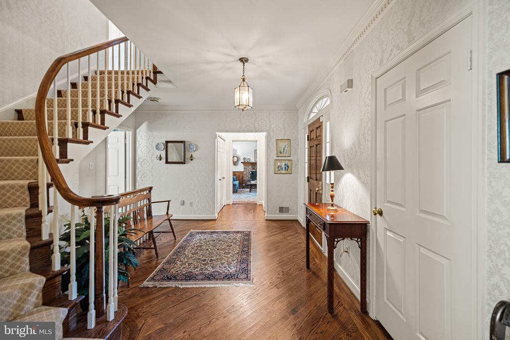 7104 Heathwood Ct