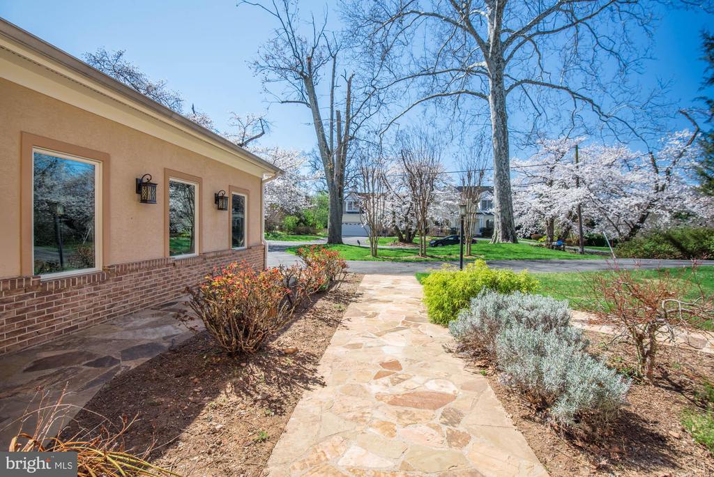 7 Sedgwick Ln