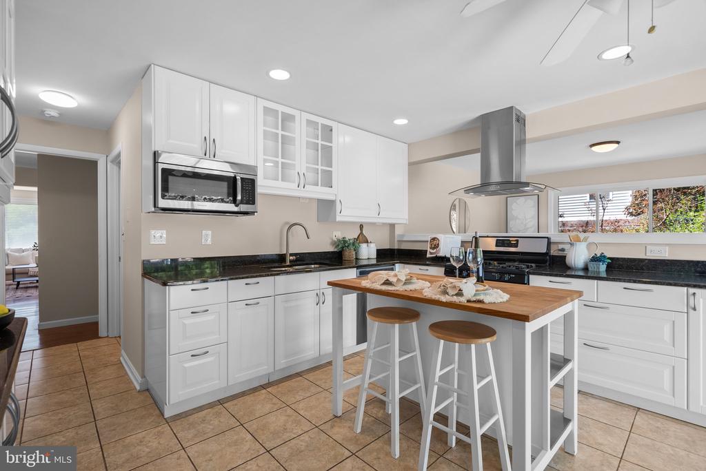 1007 Helena Dr