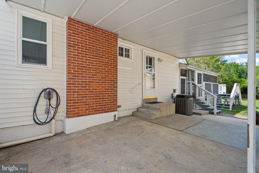 1007 Helena Dr