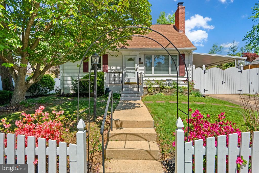 1007 Helena Dr