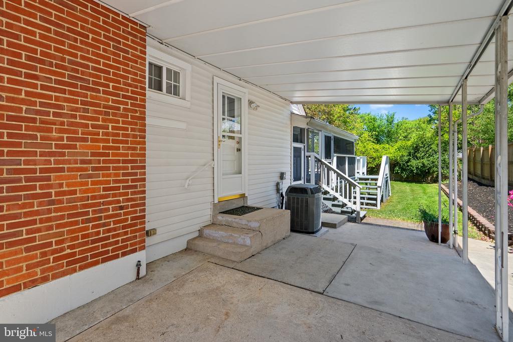 1007 Helena Dr