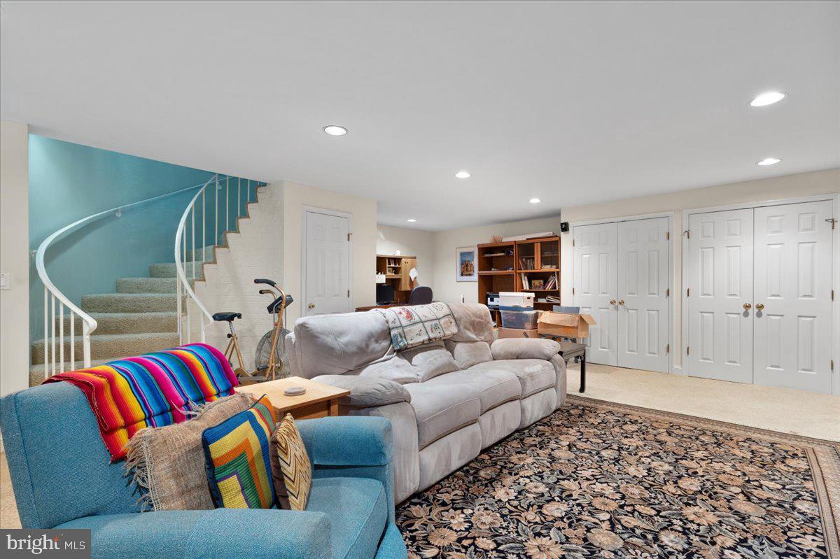 130 Hilltop Rd
