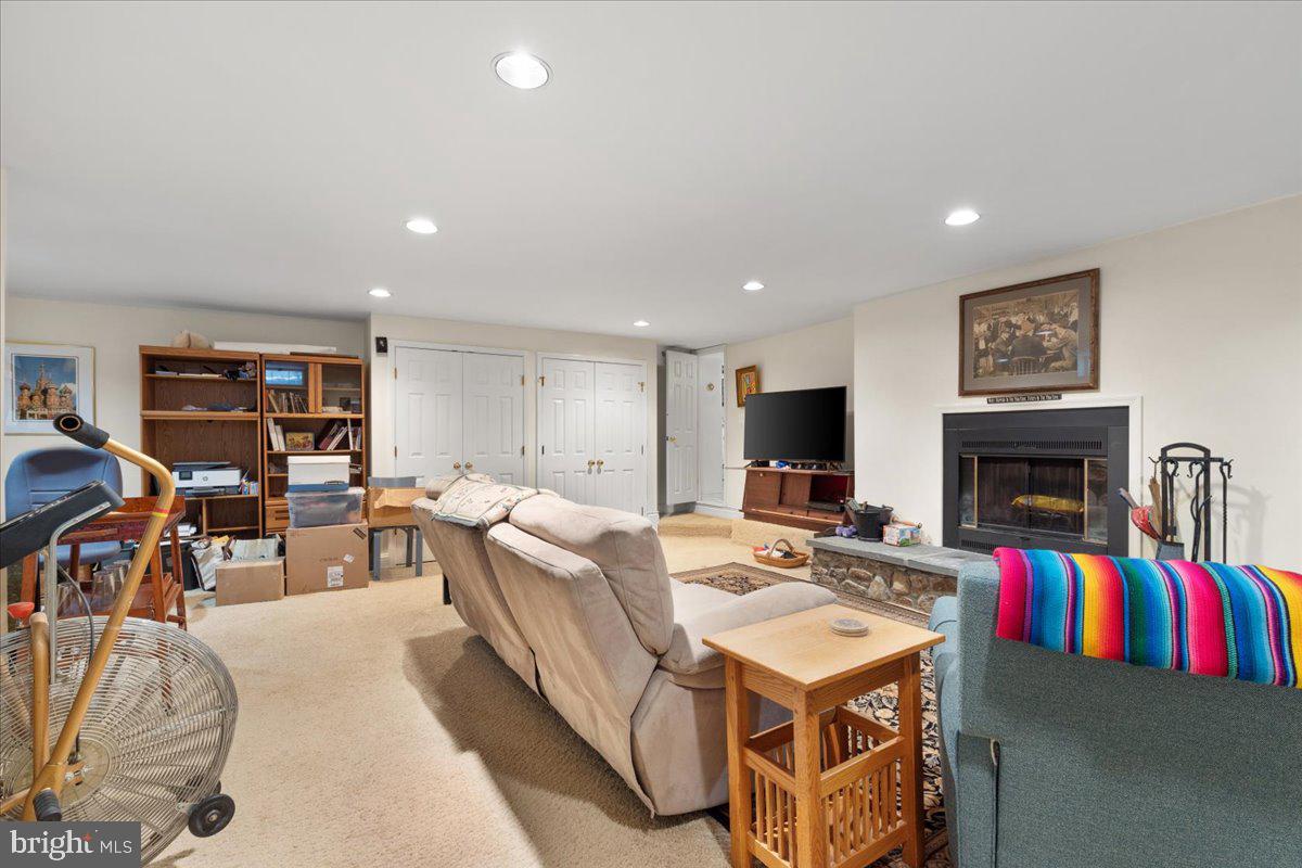 130 Hilltop Rd