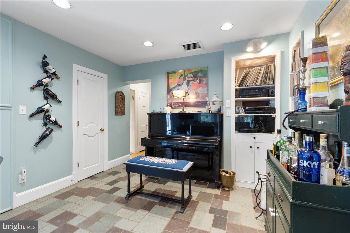 130 Hilltop Rd
