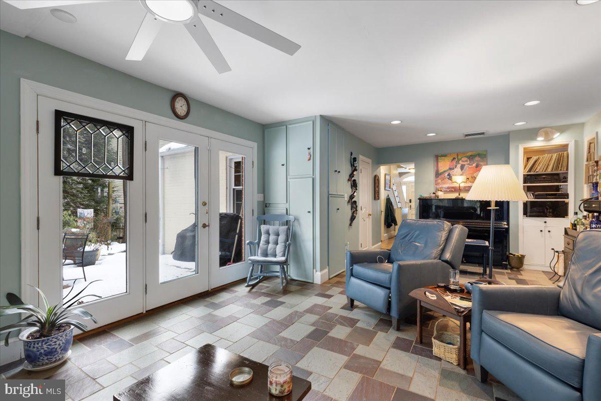130 Hilltop Rd