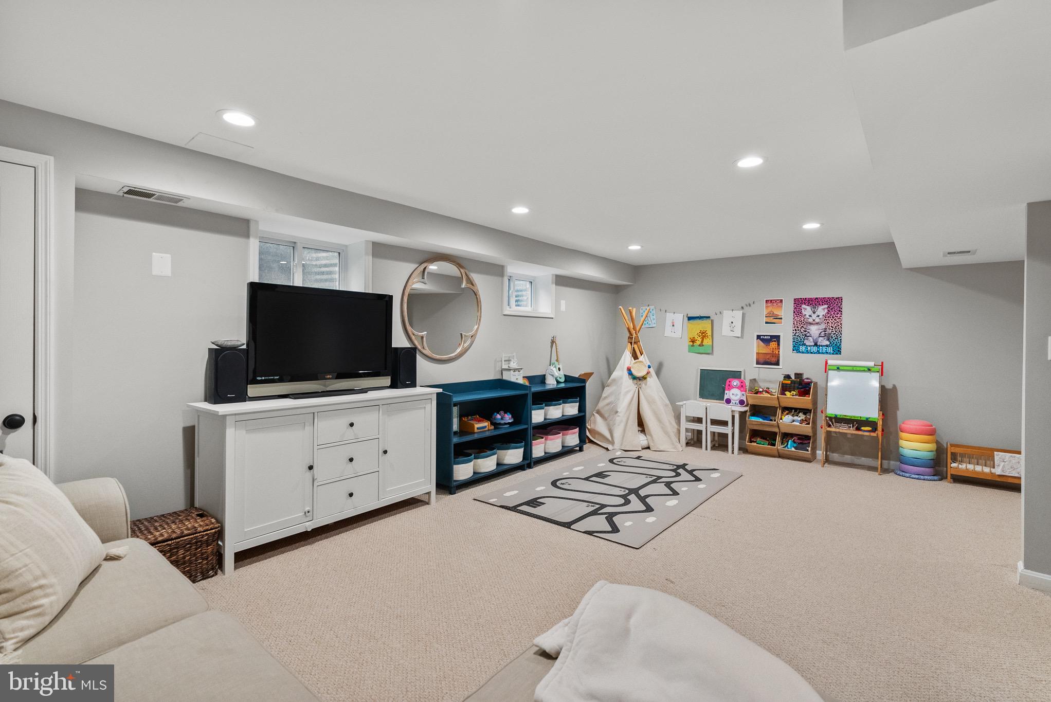 8004 Cindy Ln