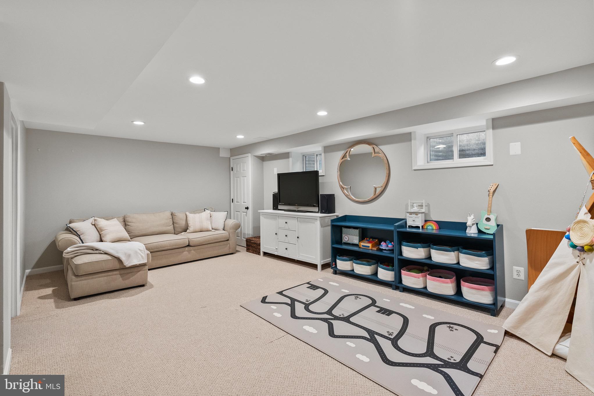 8004 Cindy Ln