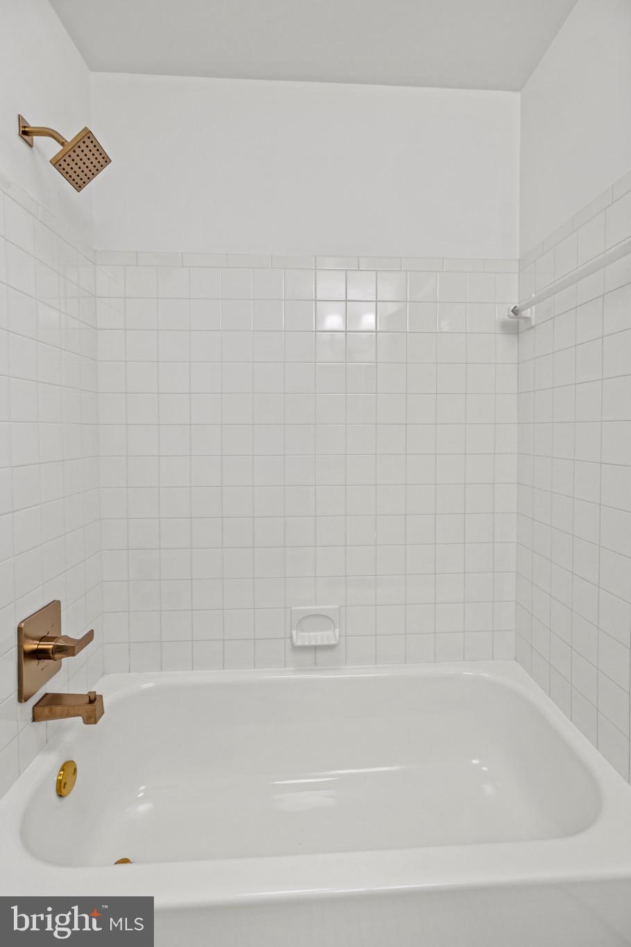 5 Solitaire Ct