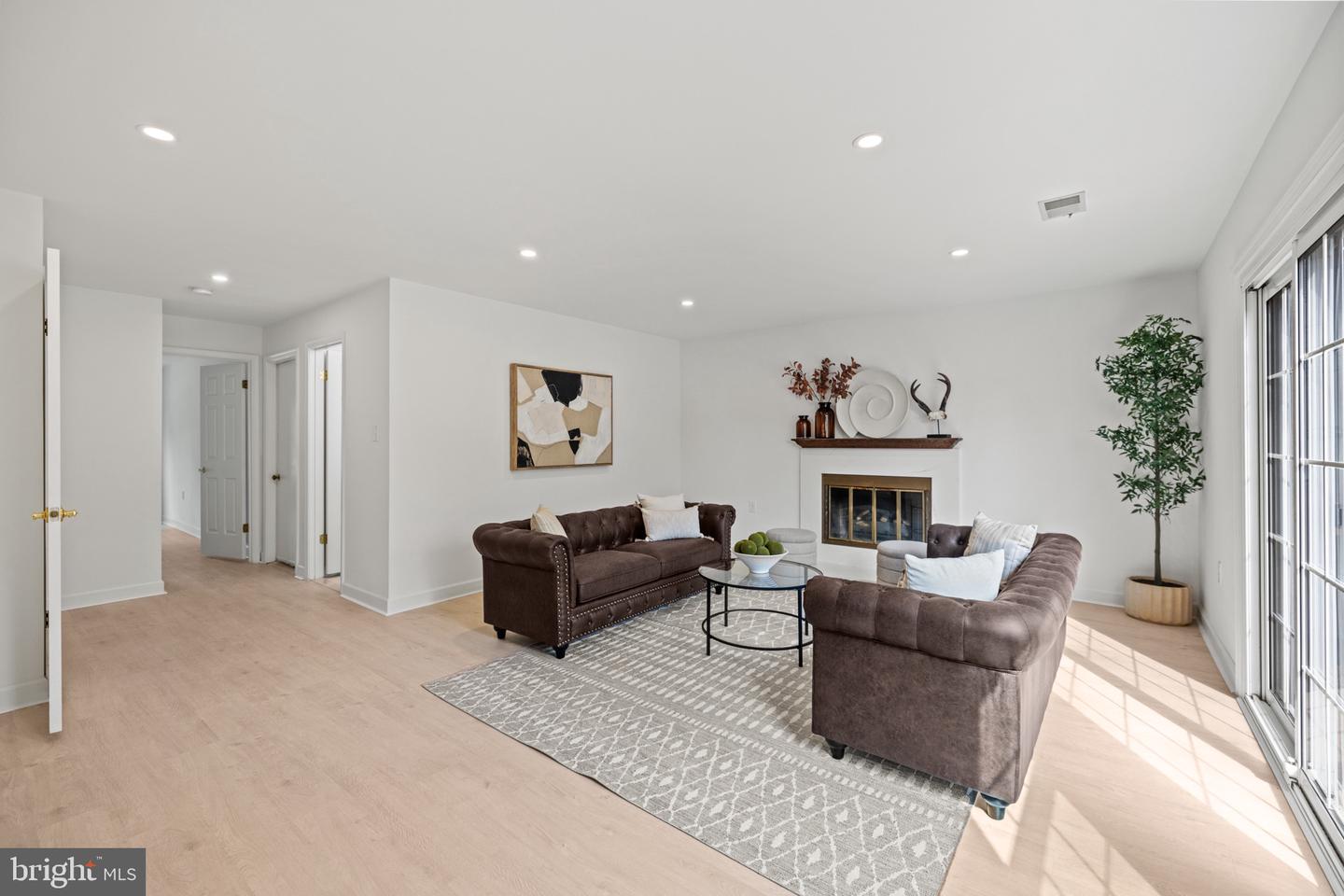 5 Solitaire Ct