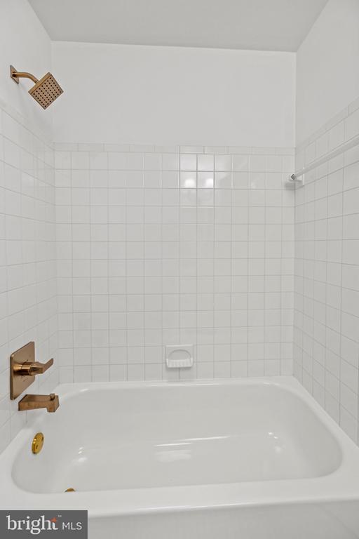 5 Solitaire Ct