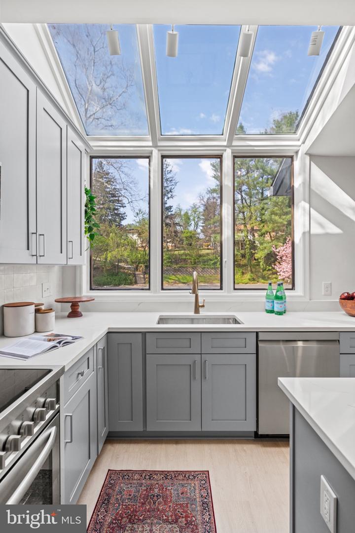 5 Solitaire Ct
