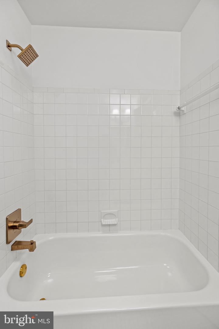5 Solitaire Ct