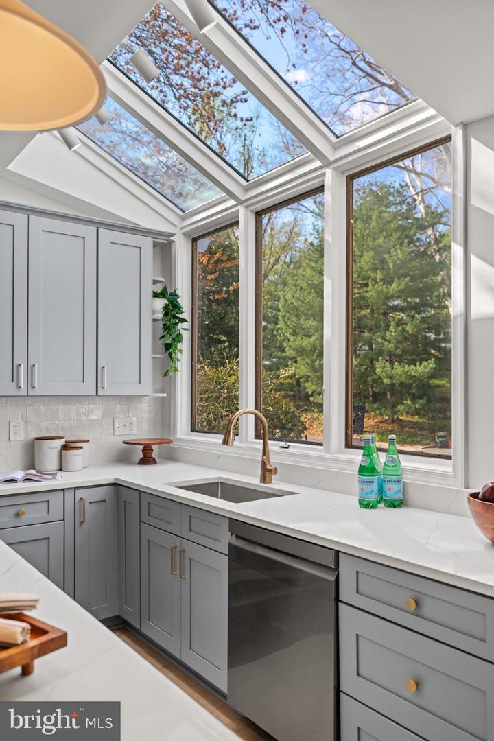 5 Solitaire Ct