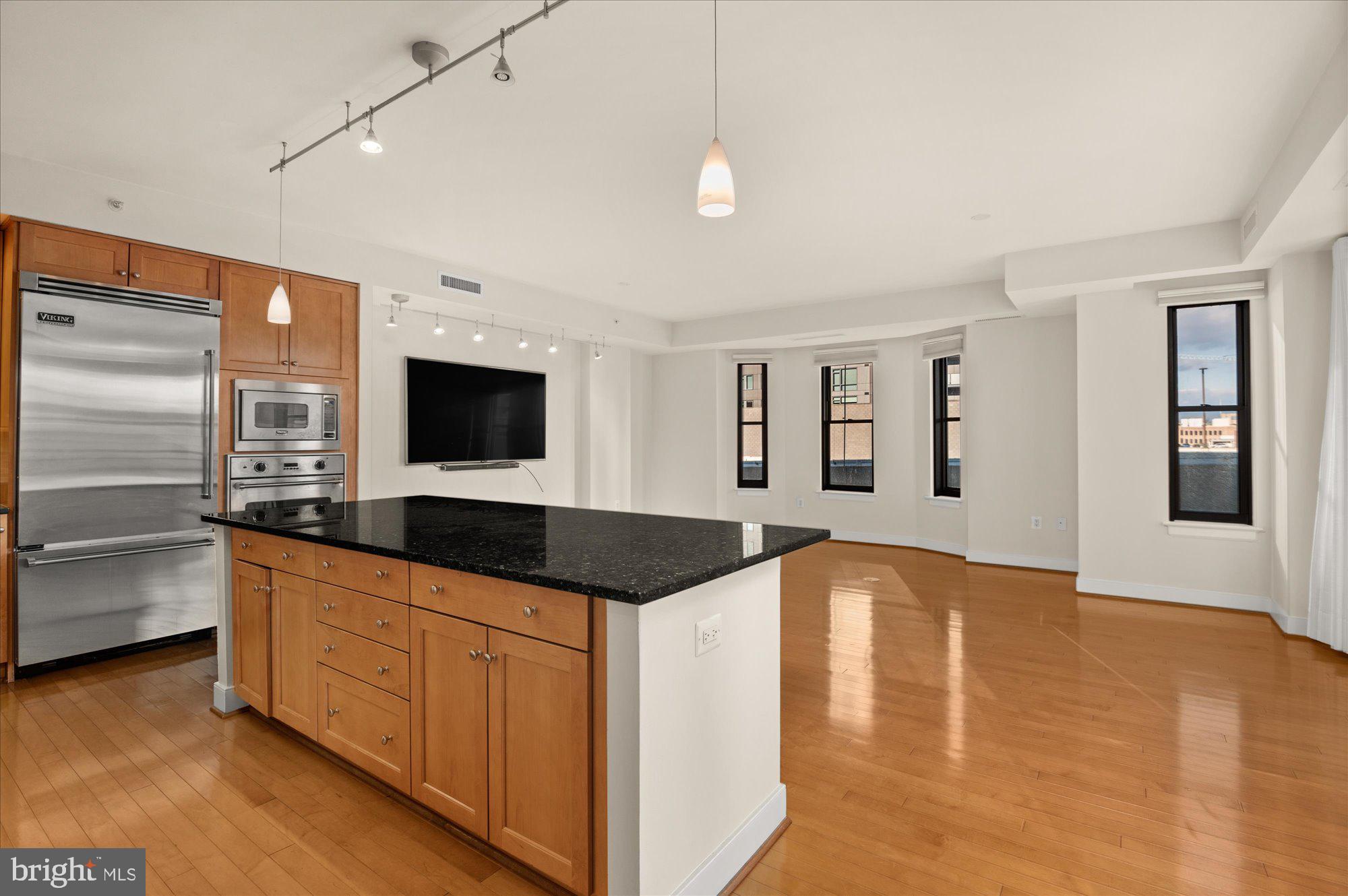 7710 WOODMONT AVE #513