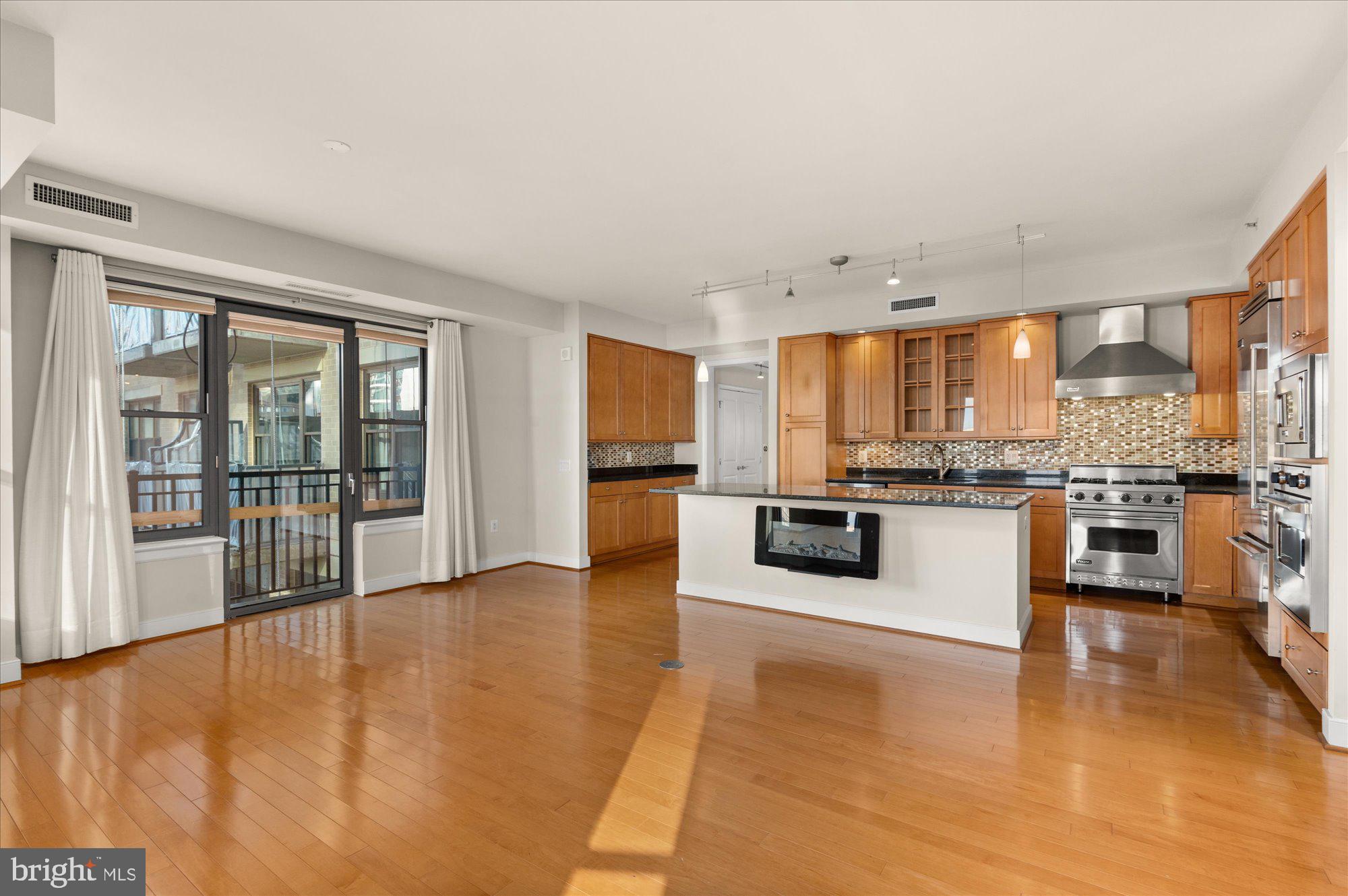 7710 WOODMONT AVE #513