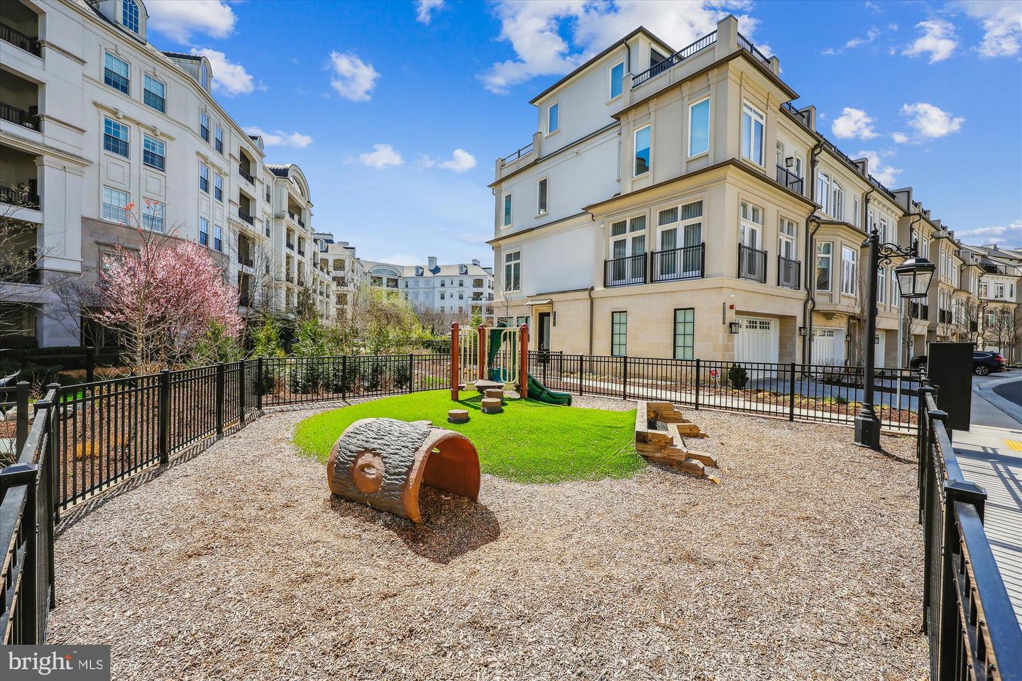 8121 River Rd #451