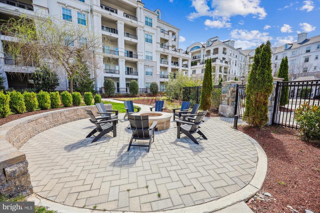 8121 River Rd #451
