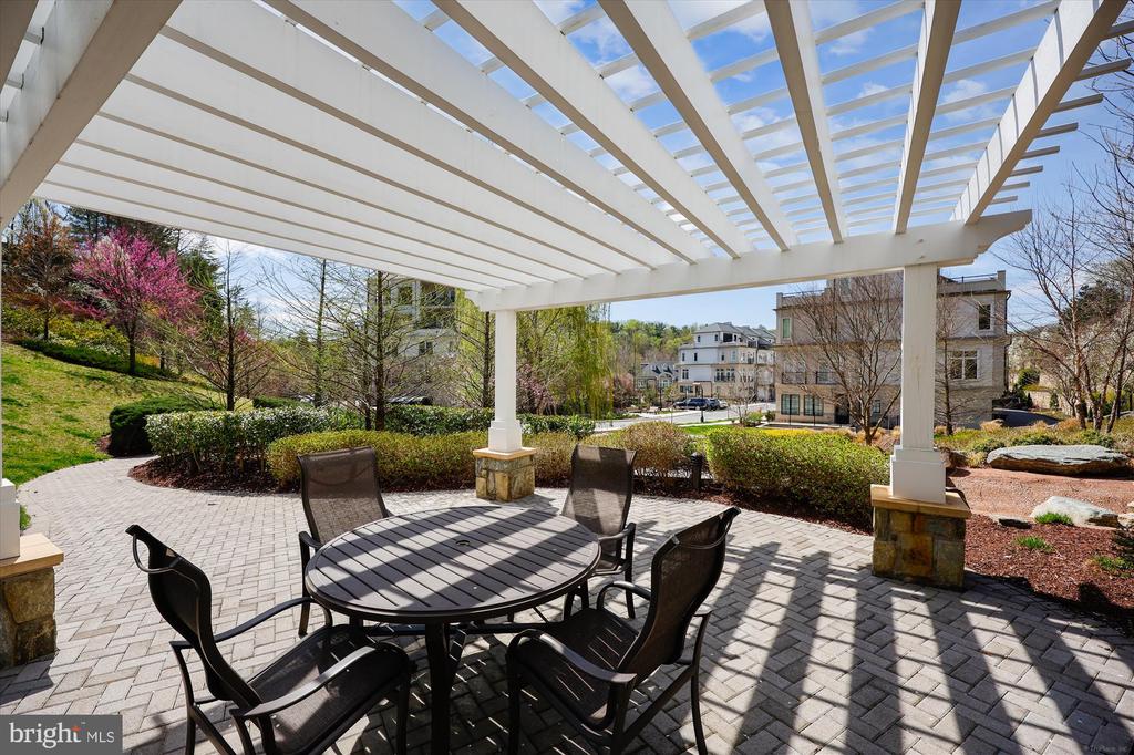 8121 River Rd #451