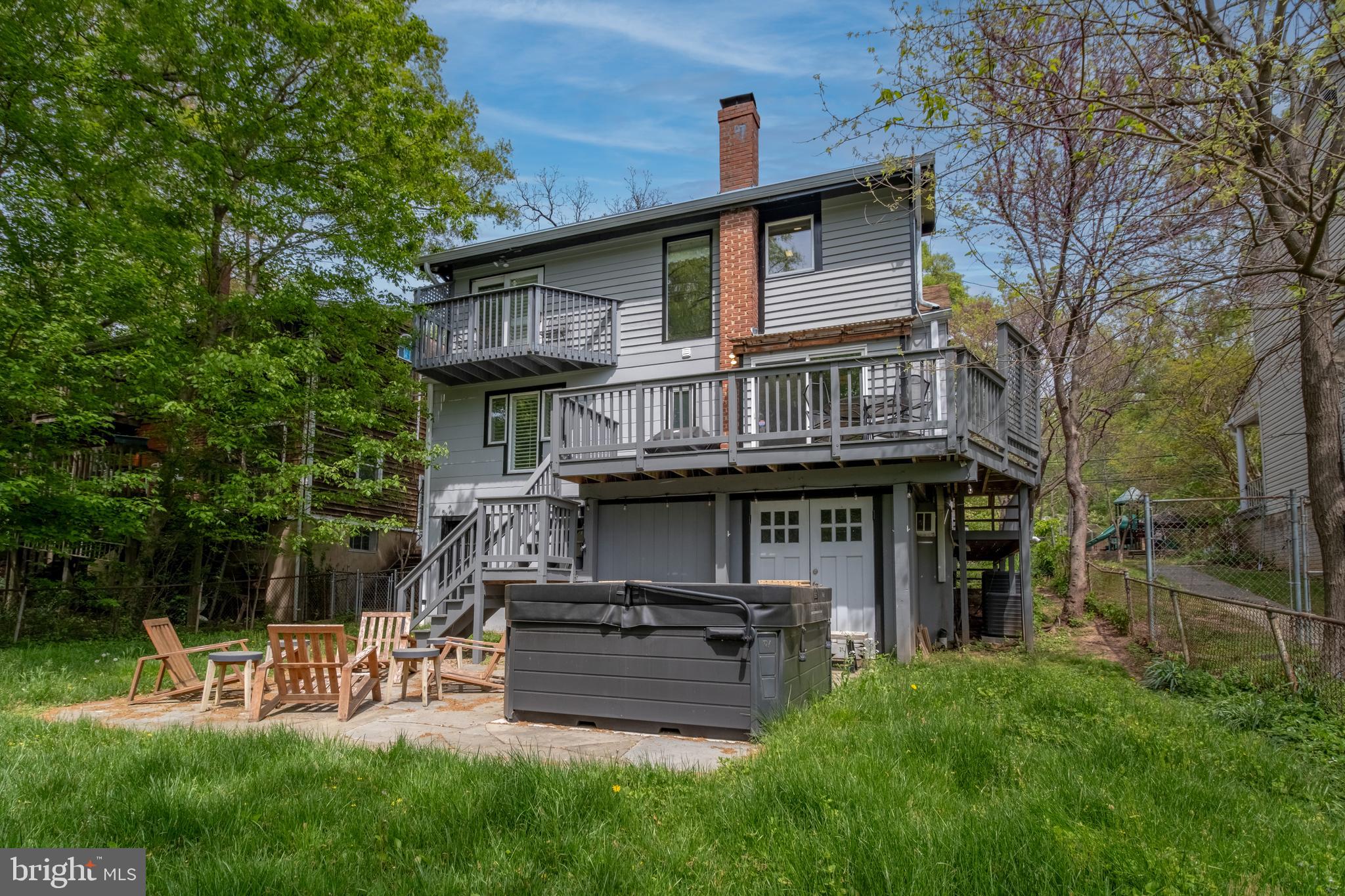 517 ELM AVE