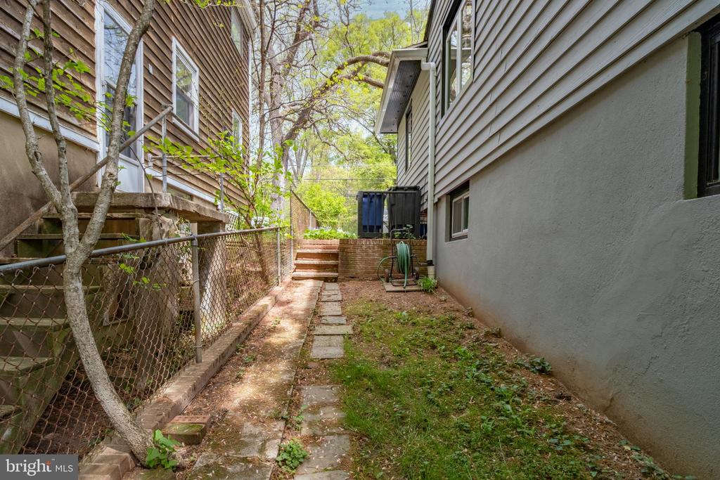 517 ELM AVE