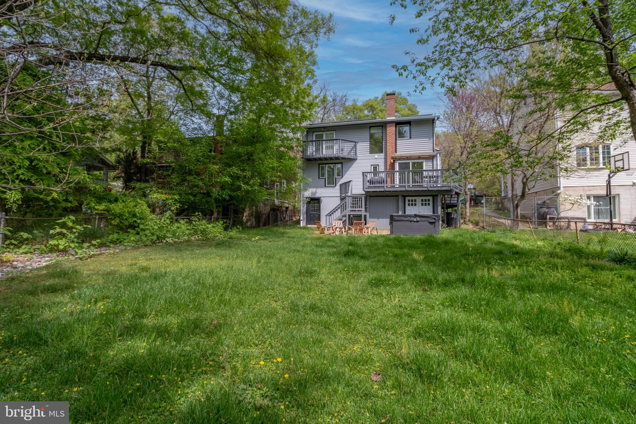 517 ELM AVE