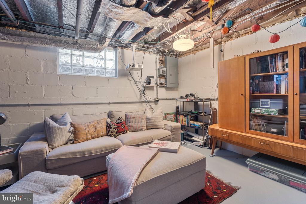123 Sherman Ave