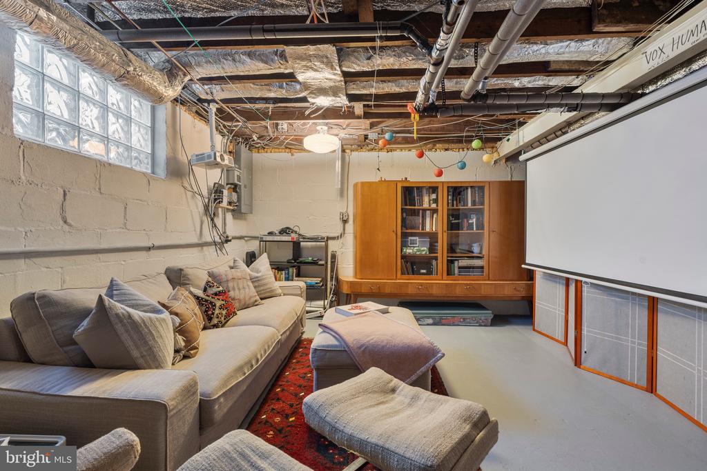 123 Sherman Ave