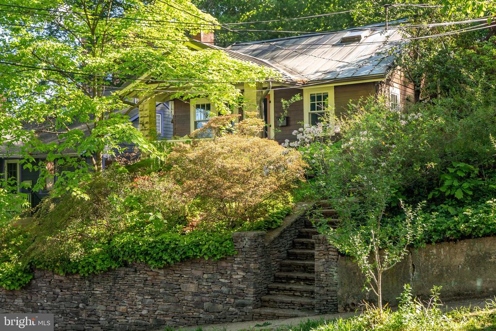 123 Sherman Ave