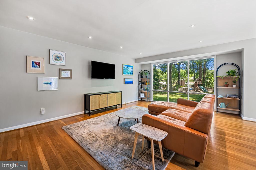 9815 Inglemere Dr