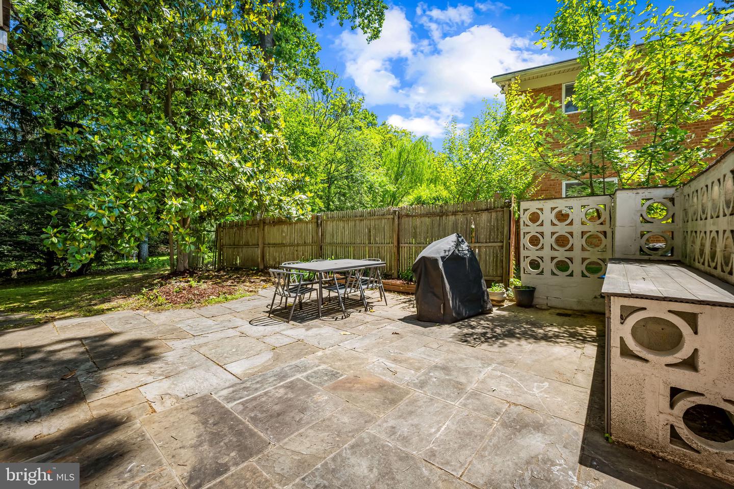 9815 Inglemere Dr