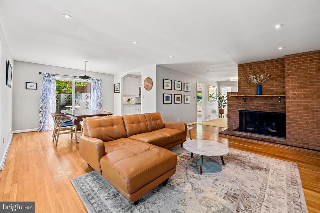 9815 Inglemere Dr
