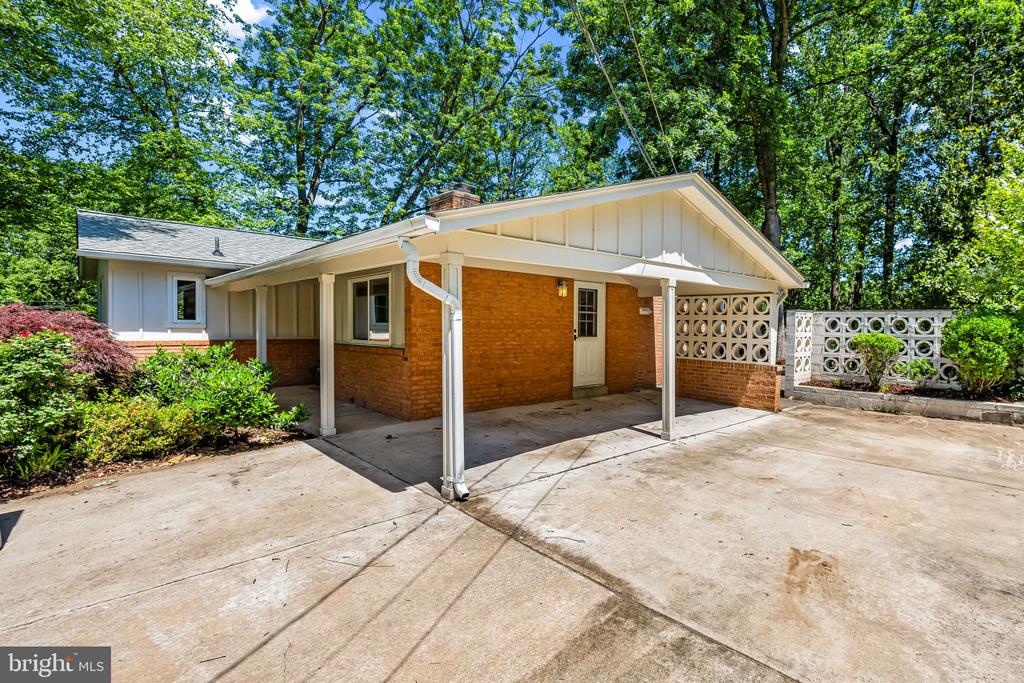 9815 Inglemere Dr