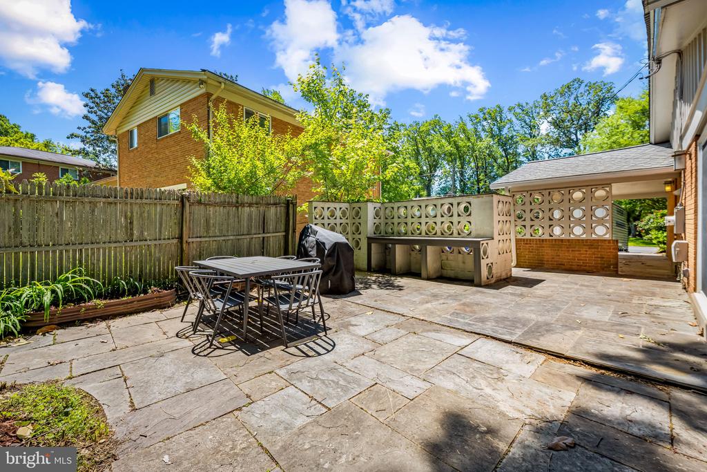 9815 Inglemere Dr