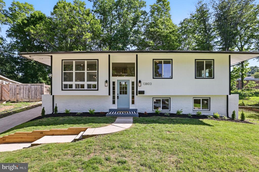 13803 Lionel Ln