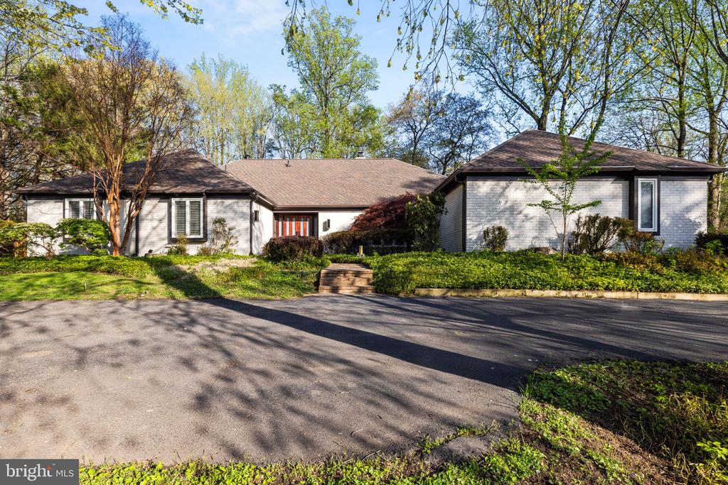 8901 Potomac Station Ln