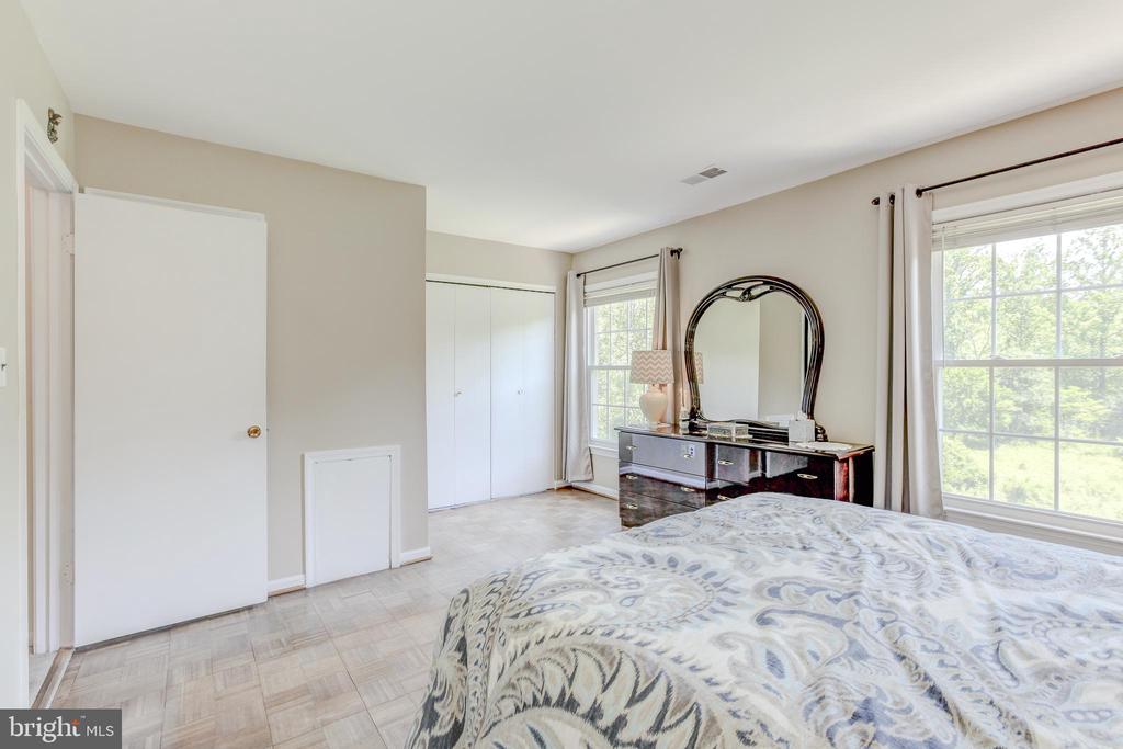 513 MEADOW HALL DRIVE D513
