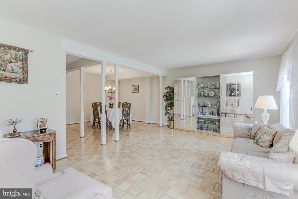 513 MEADOW HALL DRIVE D513