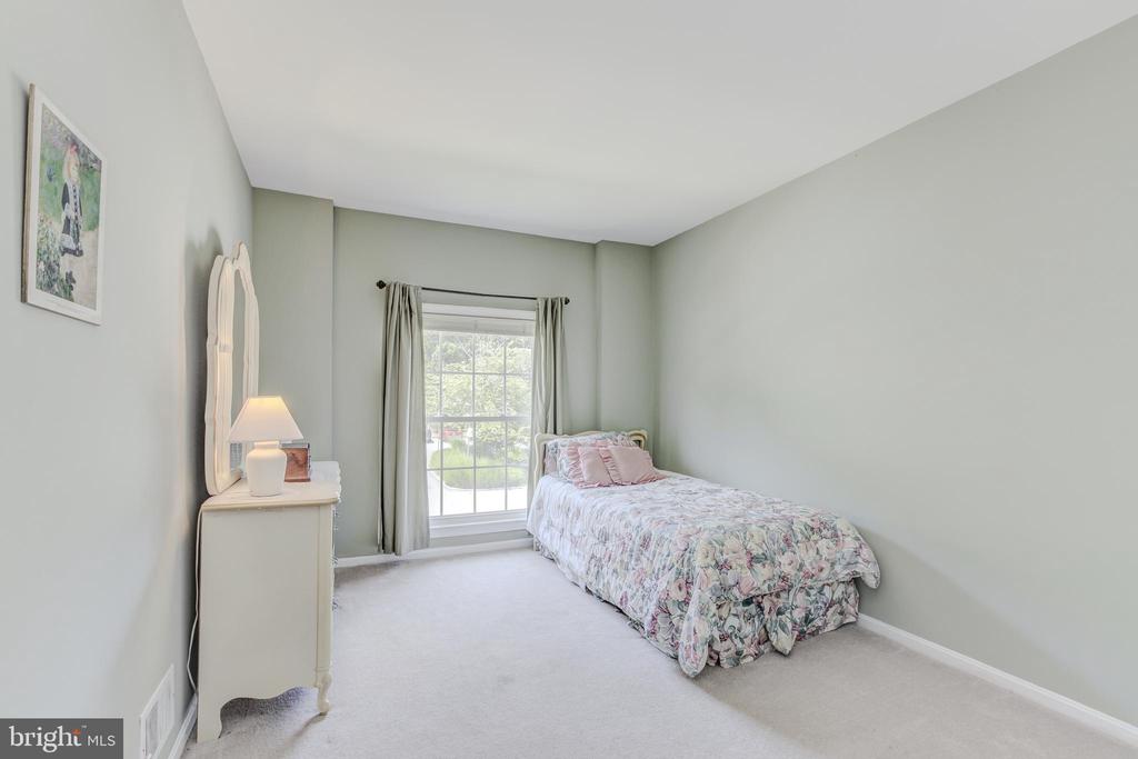 513 MEADOW HALL DRIVE D513