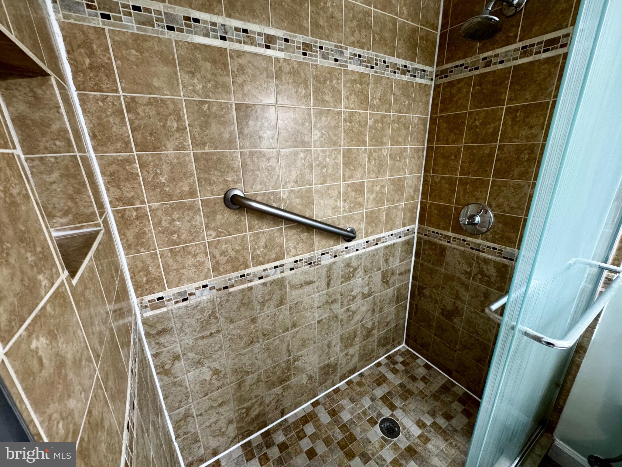 2200 Greenery Ln #201-