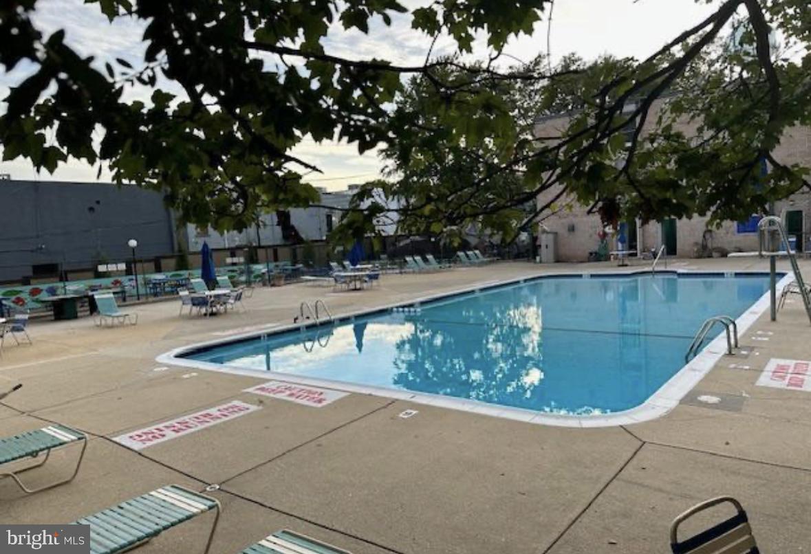 2200 Greenery Ln #201-