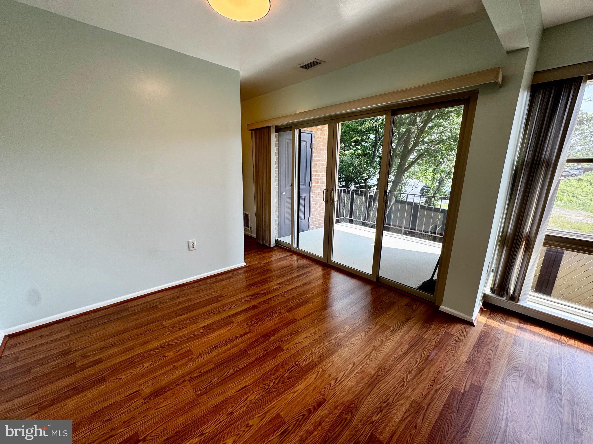 2200 Greenery Ln #201-