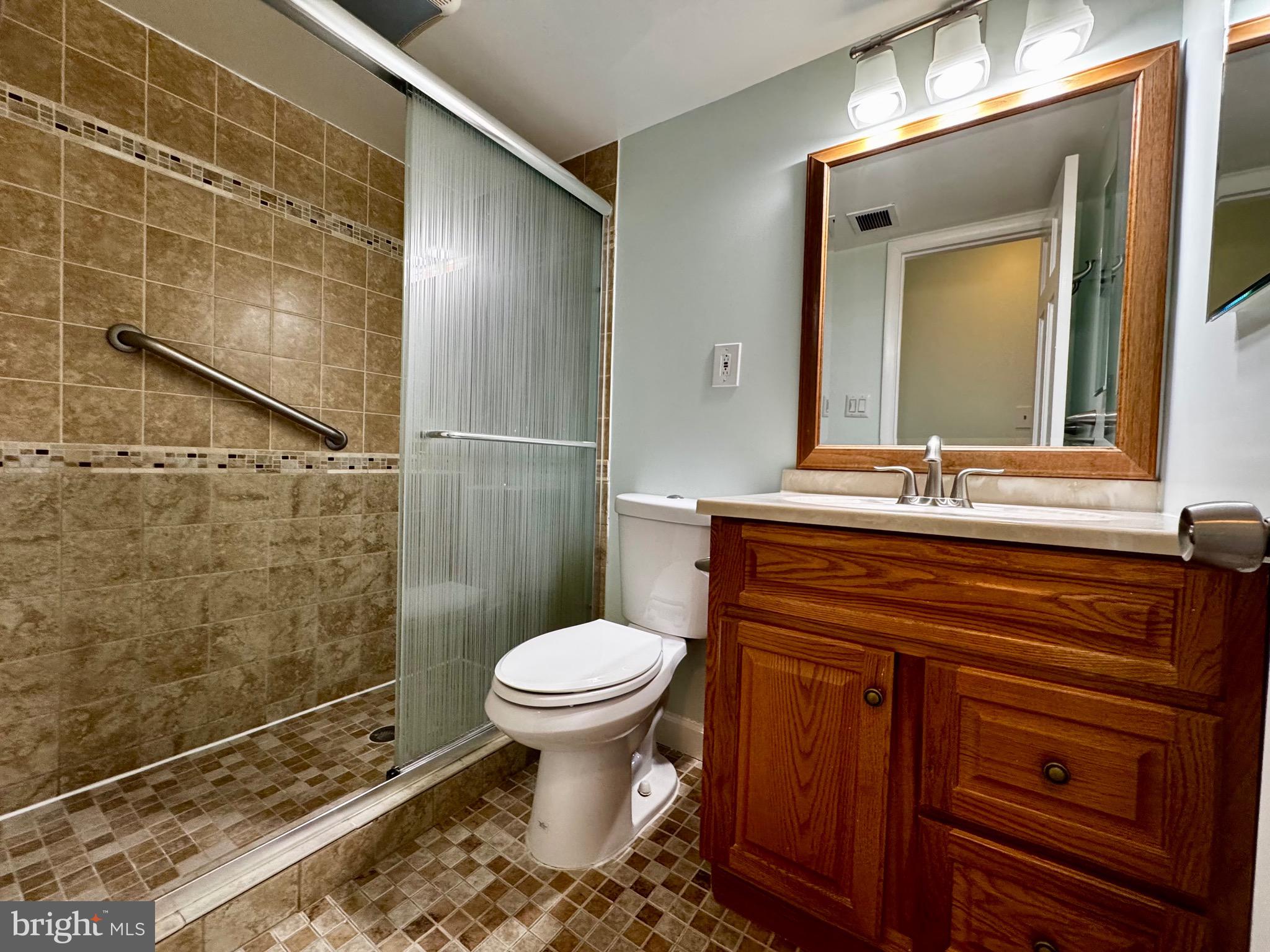 2200 Greenery Ln #201-